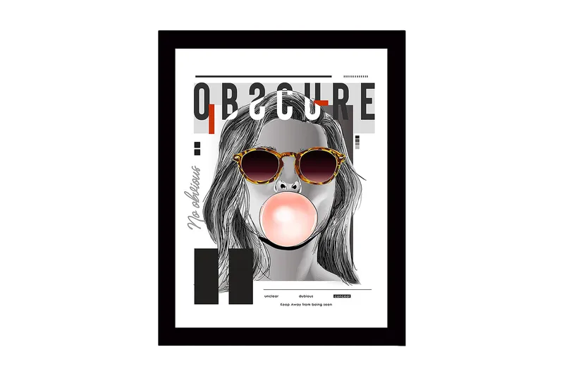 Innrammet trelerretsbilde - 41x56 cm - Portrett av en kvinne med solbriller som blåser tyggegummi, Grå / Svart / Beige