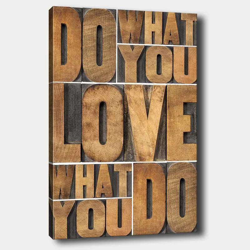 Lerret 70x100 cm - Inspirerende typografisk komposisjon med budskapet DO WHAT YOU LOVE, LOVE WHAT YOU DO, Mørk brun / Lys brun / Grå
