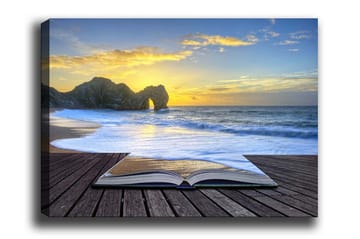Lerretsbilde - Åpen bok med en strand og solnedgang i bakgrunnen - Blå / Gyllen / Beige - Interiør - Maleri & posters - Lerretsbilder