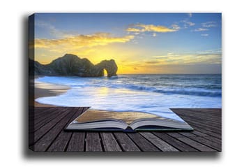 Lerretsbilde - Åpen bok med en strand og solnedgang i bakgrunnen - Blå / Gyllen / Beige - Interiør - Maleri & posters - Lerretsbilder
