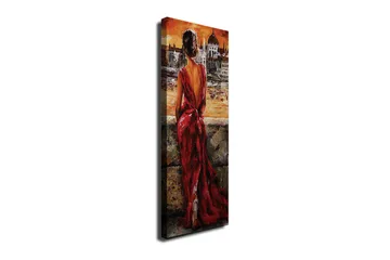 Lerretsbilde 30x80 cm - Kvinne i rød kjole som ser ut over en by ved solnedgang - Rød / Oransje / Beige - Interiør - Maleri & posters - Lerretsbilder