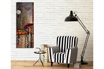 Lerretsbilde 30x80 cm - Livlig byscene med folk som går under paraplyer i regnet - Rød / Gul / Grå - Interiør - Maleri & posters - Lerretsbilder