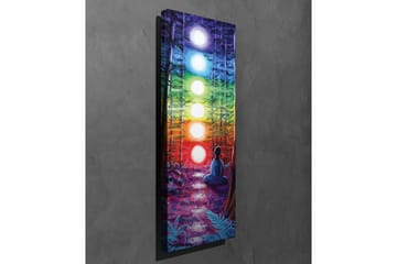 Lerretsbilde 30x80 cm - Mediterende figur omgitt av fargerike chakraer i et skogsmiljø - Lilla / Grønn / Oransje - Interiør - Maleri & posters - Lerretsbilder