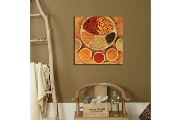 Lerretsbilde 45x45 cm - Fargerik samling av krydder og urter på en rund tallerken - Rød / Gul / Brun - Interiør - Maleri & posters - Lerretsbilder