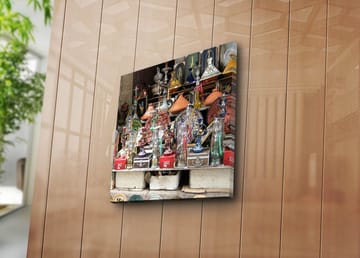 Lerretsbilde 45x45 cm - Fargerikt håndverk og dekorative gjenstander på en markedsbod - Rød / Grønn / Oransje - Interiør - Maleri & posters - Lerretsbilder