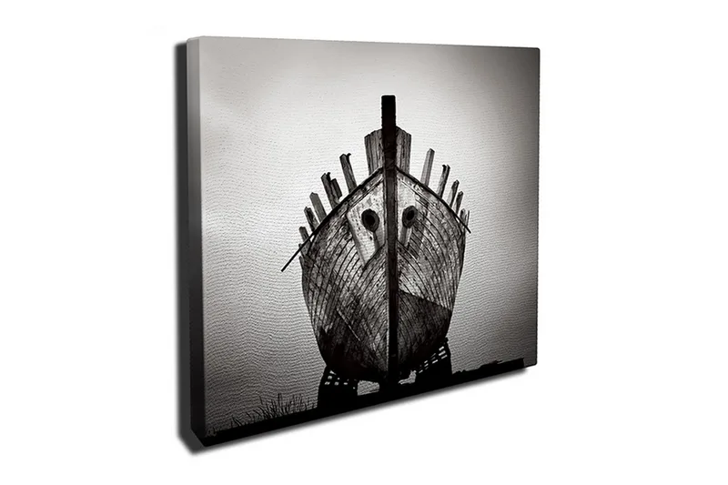 Lerretsbilde 45x45 cm - Gammel båt med slitt trekonstruksjon - Svart / Grå - Interiør - Maleri & posters - Lerretsbilder