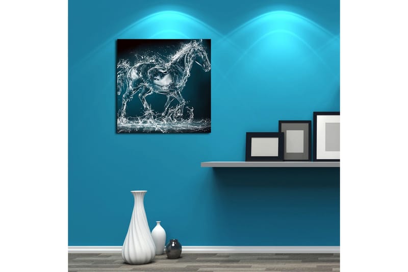 Lerretsbilde 45x45 cm - Hest i bevegelse synlig gjennom vannsprut - Blå / Gjennomsiktig / Hvit - Interiør - Maleri & posters - Lerretsbilder