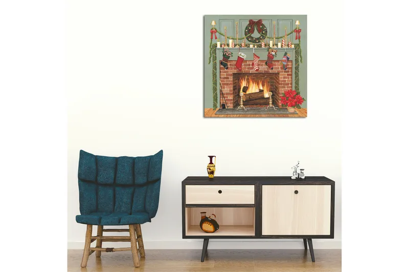 Lerretsbilde 45x45 cm - Julepynt ved peisen med julestrømper og lys - Rød / Grønn / Brun - Interiør - Maleri & posters - Lerretsbilder