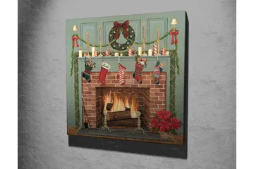 Lerretsbilde 45x45 cm - Julepynt ved peisen med julestrømper og lys - Rød / Grønn / Brun - Interiør - Maleri & posters - Lerretsbilder