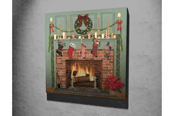 Lerretsbilde 45x45 cm - Julepynt ved peisen med julestrømper og lys - Rød / Grønn / Brun - Interiør - Maleri & posters - Lerretsbilder