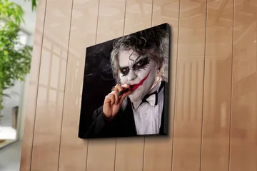 Lerretsbilde 45x45 cm - Skummel figur med klovnesminke og sigar - Hvit / Svart / Rød - Interiør - Maleri & posters - Lerretsbilder