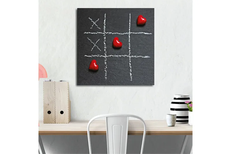 Lerretsbilde 45x45 cm - Spillbrett for tre på rad med hjerter som spillbrikker - Rød / Hvit / Svart - Interiør - Maleri & posters - Lerretsbilder
