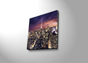 Lerretsbilde 45x45 cm - Storslått utsikt over en by i skumringen med glitrende lys - Mørk blå / Lilla / Gull - Interiør - Maleri & posters - Lerretsbilder