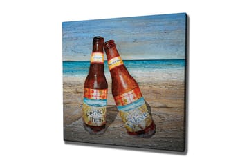 Lerretsbilde 45x45 cm - To ølflasker på en strandbakgrunn - Brun / Blå / Beige - Interiør - Maleri & posters - Lerretsbilder