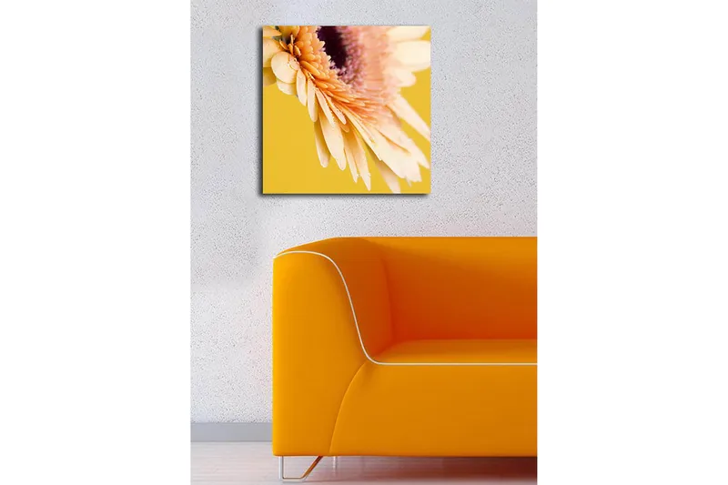 Lerretsbilde 45x45 cm - Vakker blomst med fargerike kronblader og vanndråper - Lys rosa / Gul / Lilla - Interiør - Maleri & posters - Lerretsbilder