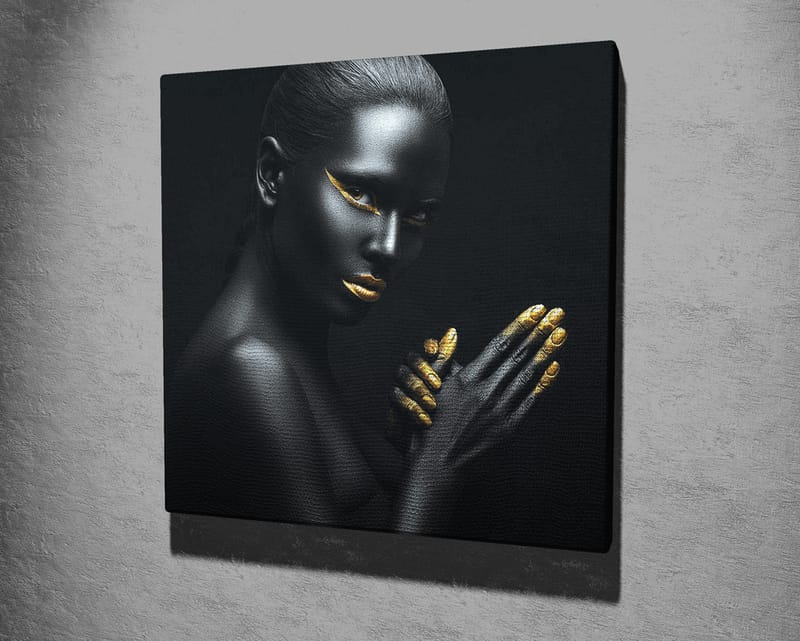 Lerretsbilde 45x45 cm - Portrett av en kvinne med svart hud og gylne detaljer - Svart / Gull - Interiør - Maleri & posters - Lerretsbilder