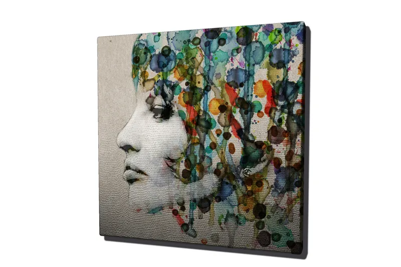 Lerretsbilde 45x45 cm - Portrett av en kvinne med fargerik hårkomposisjon - Grønn / Blå / Oransje - Interiør - Maleri & posters - Lerretsbilder