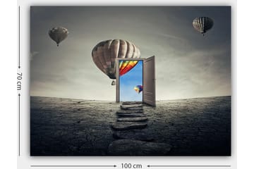 Lerretsbilde 70x100 cm - Åpen dør som fører til en fargerik himmel med varmluftsballonger som svever over et goldt landskap - Grå / Beige / Rød - Interiør - Maleri & posters - Lerretsbilder