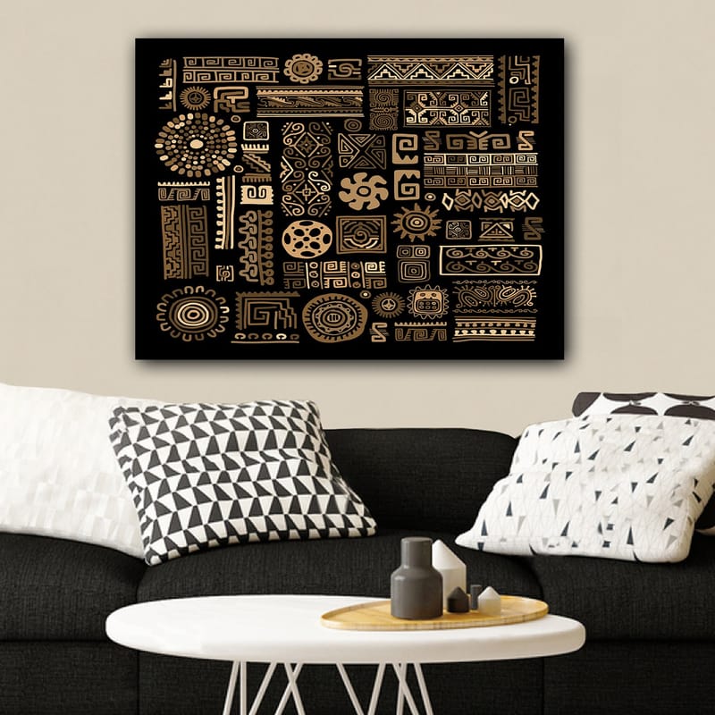 Lerretsbilde 70x100 cm - Abstrakt mønster med geometriske former og symboler i gull mot svart bakgrunn - Gull / Svart - Interiør - Maleri & posters - Lerretsbilder