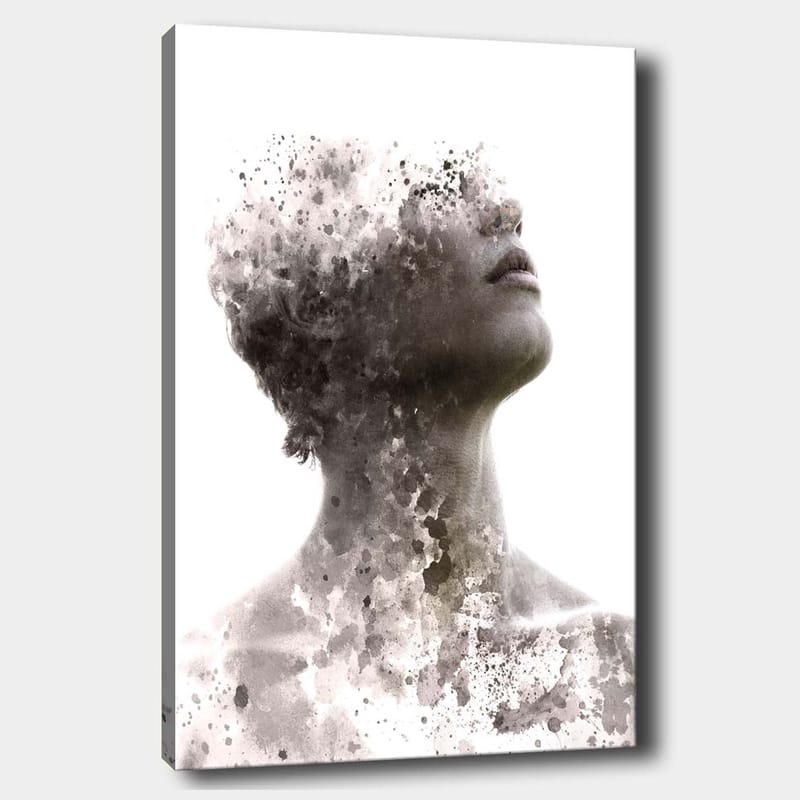 Lerretsbilde 70x100 cm - Abstrakt portrett av en person der ansiktet gradvis forsvinner i en tåke av farger og former - Grå / Svart / Hvit - Interiør - Maleri & posters - Lerretsbilder