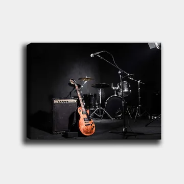 Lerretsbilde 70x100 cm - Akustisk gitar og trommer i et musikkstudio - Brun / Svart / Sølv - Interiør - Maleri & posters - Lerretsbilder
