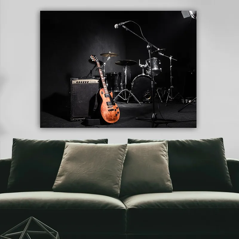 Lerretsbilde 70x100 cm - Akustisk gitar og trommer i et musikkstudio - Brun / Svart / Sølv - Interiør - Maleri & posters - Lerretsbilder