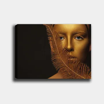 Lerretsbilde 70x100 cm - Ansiktsportrett med gyllen overflate og blå øyne, omgitt av en dekorativ fjærlignende struktur - Gull / Blå - Interiør - Maleri & posters - Lerretsbilder