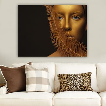 Lerretsbilde 70x100 cm - Ansiktsportrett med gyllen overflate og blå øyne, omgitt av en dekorativ fjærlignende struktur - Gull / Blå - Interiør - Maleri & posters - Lerretsbilder