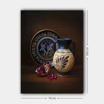 Lerretsbilde 70x100 cm - Antikk potte med dekorative mønstre og granateple som hovedmotiv - Svart / Beige / Rød - Interiør - Maleri & posters - Lerretsbilder