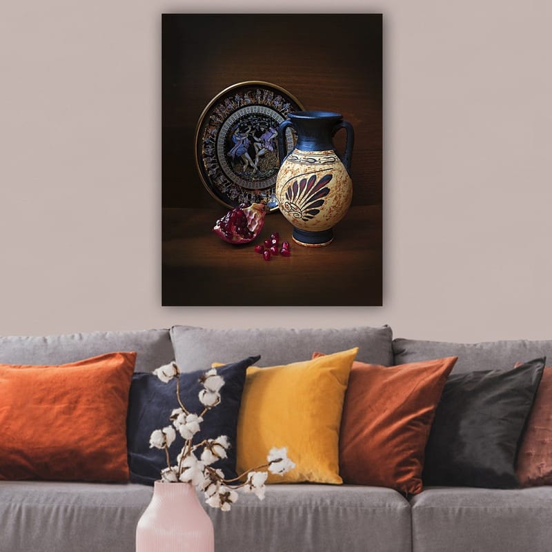 Lerretsbilde 70x100 cm - Antikk potte med dekorative mønstre og granateple som hovedmotiv - Svart / Beige / Rød - Interiør - Maleri & posters - Lerretsbilder