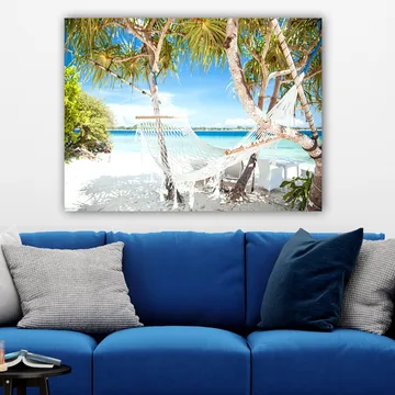 Lerretsbilde 70x100 cm - Avslappende hengekøye mellom palmer på en strand med turkis vann og klarblå himmel - Hvit / Blå / Grønn - Interiør - Maleri & posters - Lerretsbilder