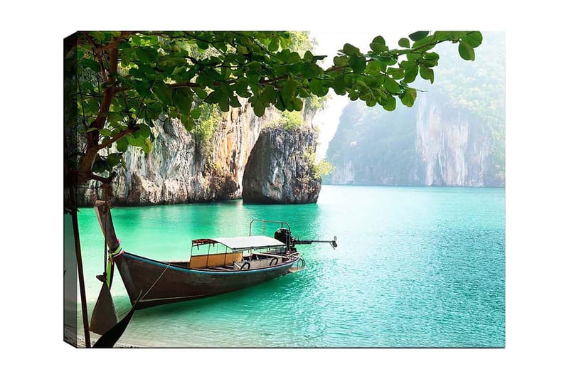 Lerretsbilde 70x100 cm - Båt ligger stille på en tropisk strand omgitt av steiner og klart turkis vann, Turkis / Grønn / Brun