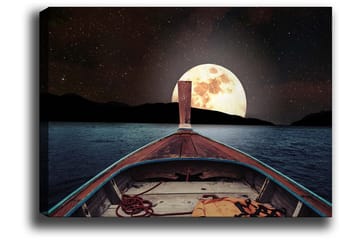 Lerretsbilde 70x100 cm - Båt som seiler mot en stor, lysende måne på nattehimmelen - Mørk blå / Brun / Gull - Interiør - Maleri & posters - Lerretsbilder