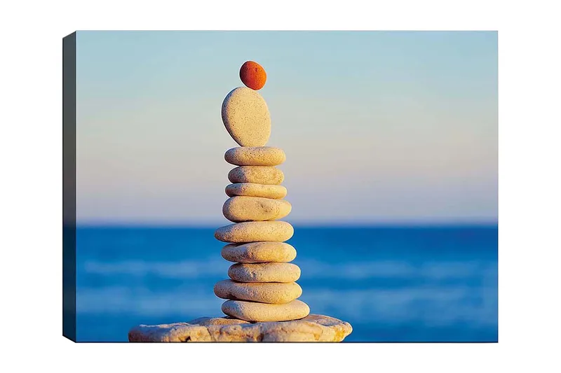 Lerretsbilde 70x100 cm - Balansert stabel med steiner med en rød stein på toppen, Lys grå / Beige / Rød