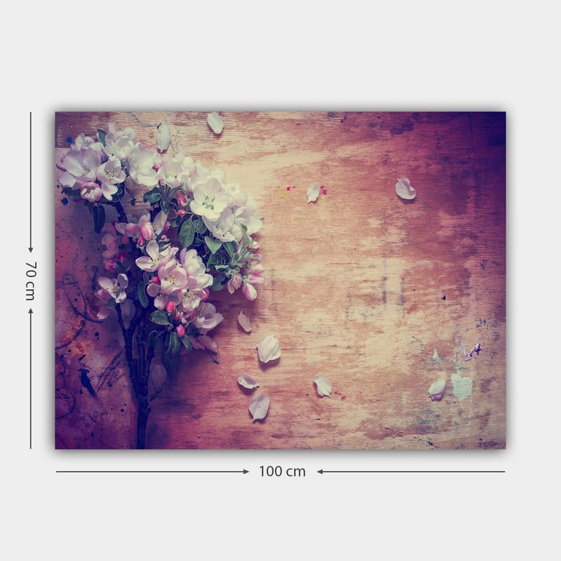 Lerretsbilde 70x100 cm - Blomsterbukett med hvite og rosa kronblader liggende på en treflate - Hvit / Rosa / Grønn - Interiør - Maleri & posters - Lerretsbilder