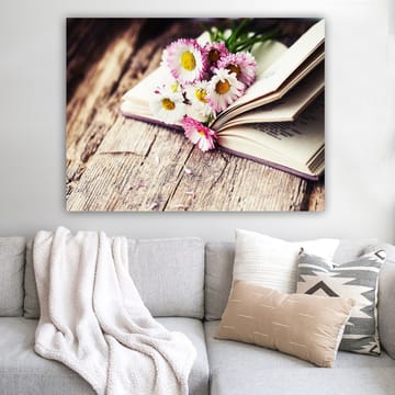 Lerretsbilde 70x100 cm - Blomsterbukett plassert på en åpen bok - Hvit / Rosa / Gul - Interiør - Maleri & posters - Lerretsbilder