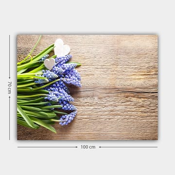 Lerretsbilde 70x100 cm - Bukett med blå hyasinter med to hvite hjerter - Blå / Grønn / Hvit - Interiør - Maleri & posters - Lerretsbilder