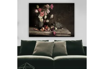Lerretsbilde 70x100 cm - Bukett med fargerike roser i en dekorativ vase, med noen blomster som har falt utenfor vasen - Rosa / Hvit / Mørk rød - Interiør - Maleri & posters - Lerretsbilder
