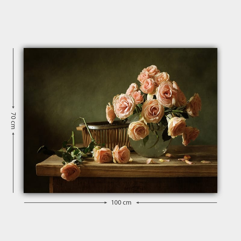 Lerretsbilde 70x100 cm - Bukett med lyserosa roser i en glassvase på et trebord - Lys rosa / Grønn / Brun - Interiør - Maleri & posters - Lerretsbilder