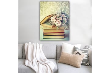 Lerretsbilde 70x100 cm - Bukett med rosa roser plassert oppå en bunke med bøker - Rosa / Beige / Grønn - Interiør - Maleri & posters - Lerretsbilder