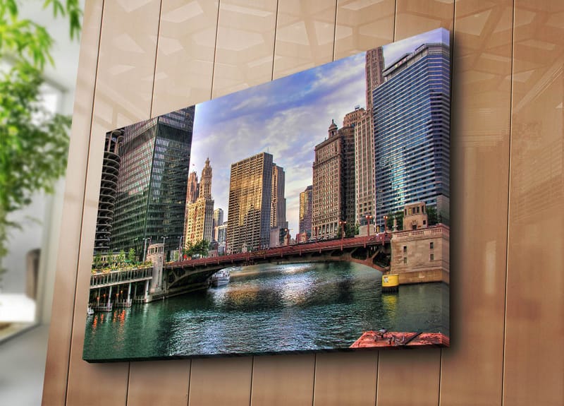 Lerretsbilde 70x100 cm - Bysilhuett med moderne skyskrapere og en bro over en vannvei - Blå / Grønn / Beige - Interiør - Maleri & posters - Lerretsbilder