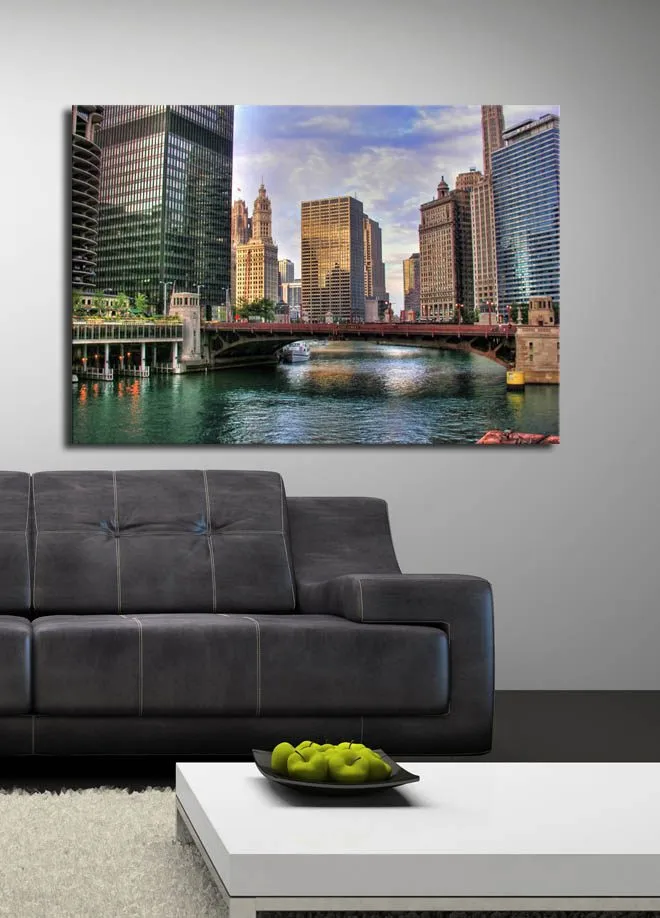 Lerretsbilde 70x100 cm - Bysilhuett med moderne skyskrapere og en bro over en vannvei - Blå / Grønn / Beige - Interiør - Maleri & posters - Lerretsbilder