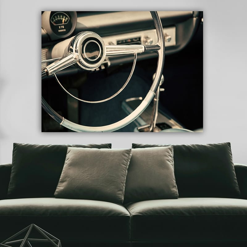 Lerretsbilde 70x100 cm - Detaljert nærbilde av et klassisk bilratt designet med elegante linjer og kromoverflater - Krom / Hvit / Svart - Interiør - Maleri & posters - Lerretsbilder