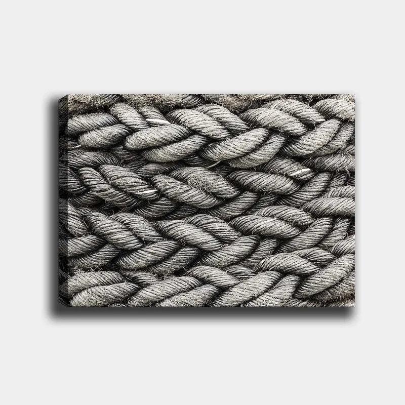Lerretsbilde 70x100 cm - Detaljert nærbilde av flettet tau med en tekstur som fremhever strukturen og materialiteten, Grå / Svart