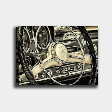 Lerretsbilde 70x100 cm - Detaljert nærbilde av rattet og dashbordet i en klassisk bil - Sølv / Svart / Beige - Interiør - Maleri & posters - Lerretsbilder