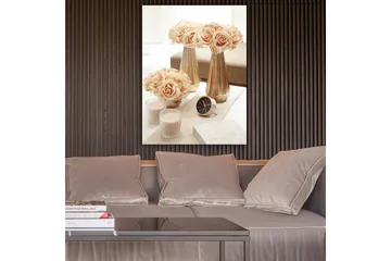 Lerretsbilde 70x100 cm - Elegant arrangement av roser i vaser som skaper en romantisk atmosfære - Lys rosa / Gull / Beige - Interiør - Maleri & posters - Lerretsbilder