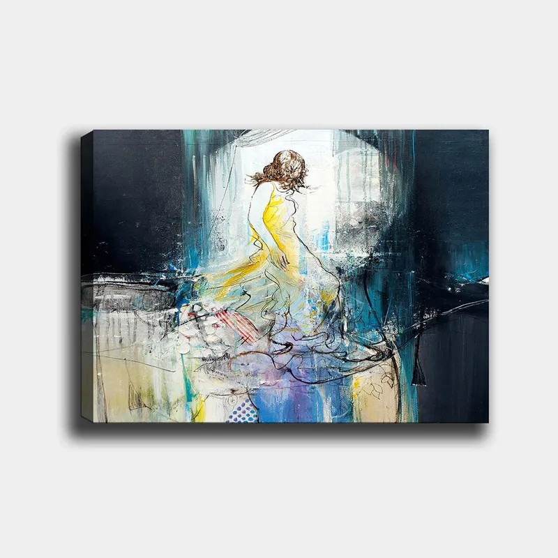 Lerretsbilde 70x100 cm - Elegant kvinne i gul kjole som danser mot en drømmende bakgrunn, Gul / Blå / Svart