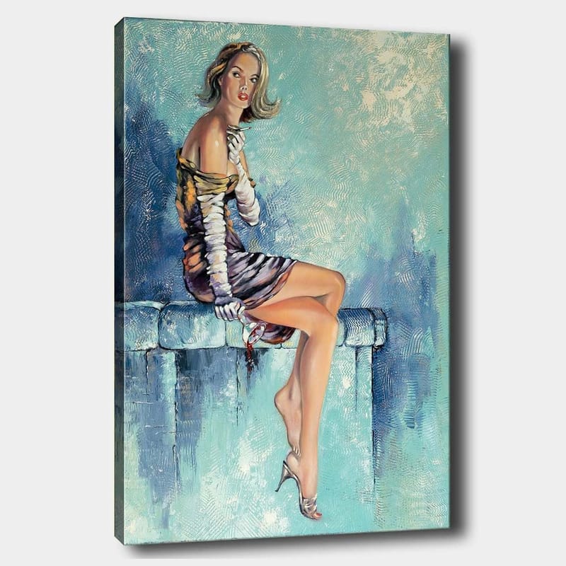 Lerretsbilde 70x100 cm - Elegant kvinne sittende på en benk med en dramatisk positur, iført en stilig kjole, Blå / Beige / Svart