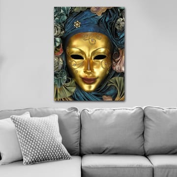 Lerretsbilde 70x100 cm - Elegant maske med gyllen overflate og intrikate detaljer, omgitt av blå og grønne tekstiler - Gull / Blå / Grønn - Interiør - Maleri & posters - Lerretsbilder
