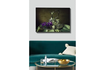 Lerretsbilde 70x100 cm - Elegant sølvkanne med blomster på et dekorert brett - Sølv / Lilla / Grønn - Interiør - Maleri & posters - Lerretsbilder